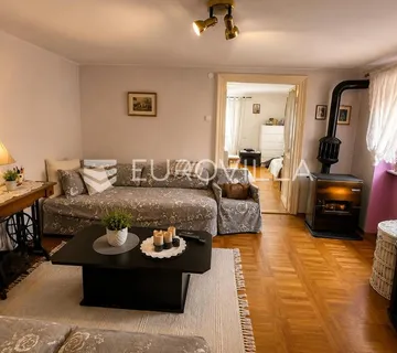 Senj, stan 45 m² u staroj gradskoj jezgri, 150 m od mora