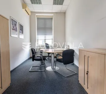 Požega, Trg sv.Trojstva, namješteni poslovni uredi 110 m² - Centar