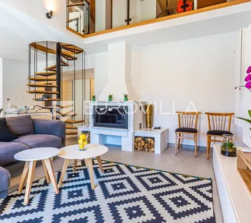 Split, Bol, moderan penthouse, 4 spavaće sobe