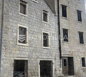 Vis, Komiža, kamena kuća, na samoj plaži - cover