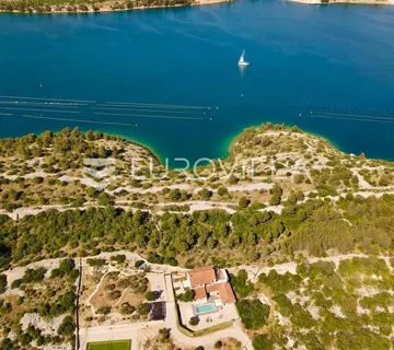 Šibenik, Martinska, poljoprivredno zemljište prvi red do mora, 20394 m² - Jadrija, Šibenik