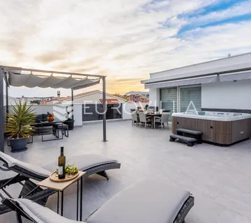Podstrana, Strožanac, prekrasan dvoetažan penthouse - cover