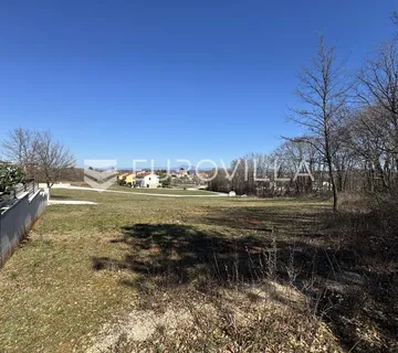 Istra, Barban, građevinsko i poljoprivredno zemljište 3260m2 u mirnom djelu
