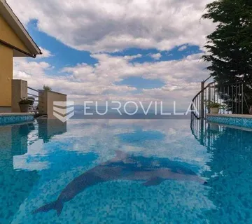 Lovran, Prostrana vila s tri stana, bazenom i spektakularnim panoramskim pogledom na more - cover