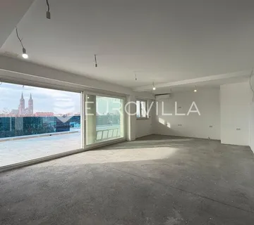 Đakovo, strogi Centar, penthouse sa spa zonom, novogradnja
