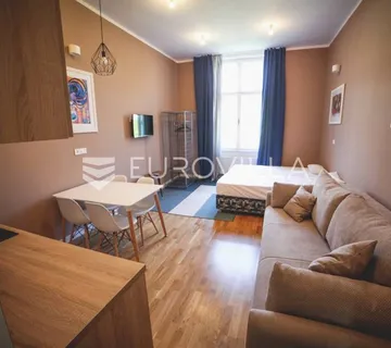Centar stan 205m2 podijeljen na 5 apartmana i sobu - Zagreb