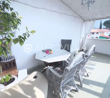 Istra, Novigrad okolica, šarmantan prostrani stan sa terasom, vrtom i malim odvojenim apartmanom - Bužinija, Novigrad