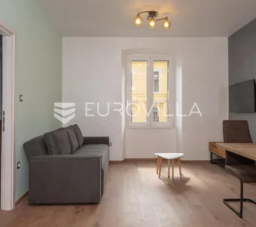 Rijeka, Centar, peterosoban stan 97 m² s dvije odvojene stambene jedinice