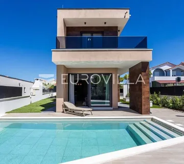 Vodice, luksuzna vila s bazenom, novogradnja, parcela 480 m²