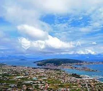 Split okolica- Trogir- Seget, građevinsko zemljište 10.164m2 600m od mora - Seget Donji, Seget