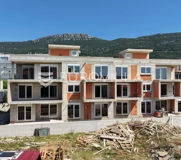 Kaštel Lukšić, trosoban penthouse s krovnom terasom i dva parkirna mjesta - Kaštel Lukšić, Kaštela