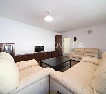 Osijek, Sjenjak, dvojna kuća s garažom, podrumom i odličnom lokacijom 130 m²