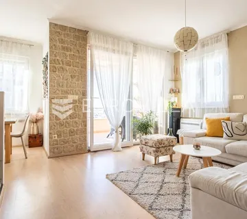 Split, Žnjan, dvosoban stan za dugoročan najam s pogledom na more