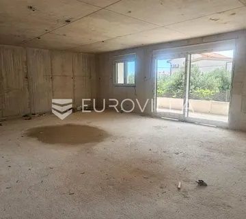 Trogir, Seget Donji stan 66,7 m² na 1. katu novogradnje s garažom i liftom - Seget Donji, Seget