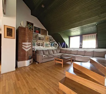 Osijek, Gornji grad, centar, Peterosoban stan na 2 etaže, potkrovlje, 2. kat.