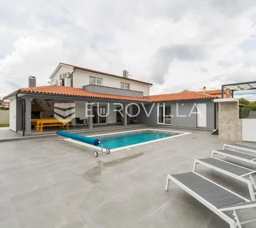 Istra, Svetvinčenat, moderna samostojeća kuća 155 m² s grijanim bazenom 32 m² - Štokovci, Svetvinčenat