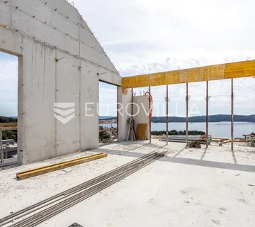 Trogir, trosoban stan u izgradnji površine 124.27 m² - cover