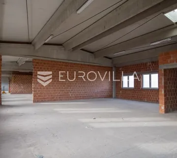 Zagreb, Lučko, skladišni poslovni prostor sa stambenim dijelom, 1.247 m² - cover