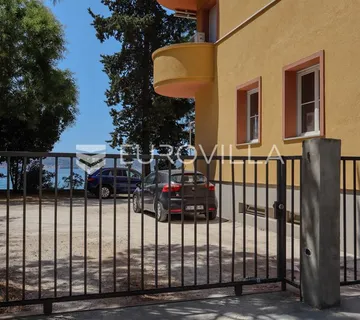 Zadar, Centar, Kolovare prekrasan stan prvi red do mora s garažom i parking mjestom 135 m² - cover