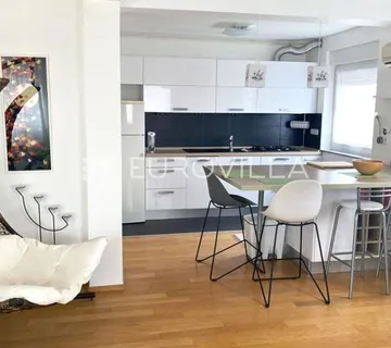 Zagreb, Sveta Klara, lijepo uređen trosoban 87 m² s prostranom terasom, parkingom i spremištem