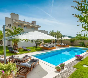 Rovinj, Rovinjsko selo, prekrasna villa s wellnessom i bazenom, 224 m² - Rovinjsko Selo, Rovinj