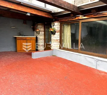 Istra, Brtonigla, dvije stambene jedinice u centru s iznimnim investicijskim potencijalom