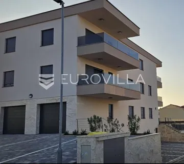 Istra, Banjole, četverosoban stan u novogradnji na prvom katu,108.36 m² s otvorenim pogledom na more