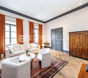 Zagreb, Gornji Grad, Demetrova ulica, luksuzan peterosoban stan 260 m² u palači s atrijem