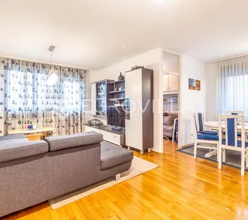 Zagreb, Trnje, prekrasan trosoban stan, dva garažna parking mjesta 92 m²