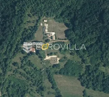 Istra, Grožnjan, Građevinsko zemljište 3.800 m² u miru i prirodi