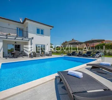 Poreč, kvalitetna niskoenergetska vila smještena nadomak Poreča - Rošini
