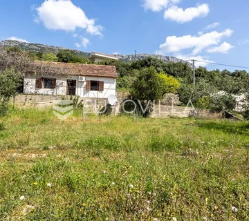 Kaštel Stari, samostojeća prizemnica površine 74 m², položena na zemljištu površine 1017 m² - cover