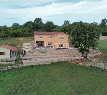 Istra, Štokovci, prostrana kuća s bazenom na osami - cover