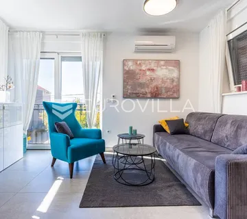 Kaštel Kambelovac, dvosoban stan s krovnom terasom, treći red od mora - Kaštel Kambelovac, Kaštela