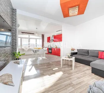Kaštel Stari, odličan dvosoban stan za najam