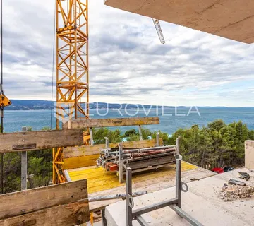 Omiš, dvosoban stan na četvrtom katu s panoramskim pogledom na more i grad, 86 m² - cover