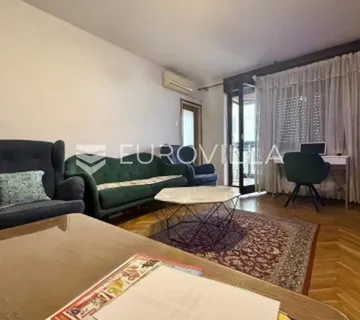 Rijeka, Kozala, stan površine 80 m², lođa, pogled - cover
