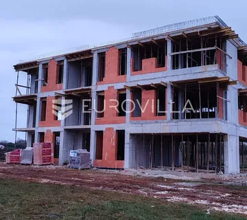 Pula, bliža okolica, moderni četverosobni stan na prvom katu s kuhinjom, 93.10 m², KREDIT MOGUĆ