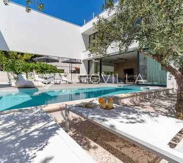 Brač, moderna, luksuzna vila s bazenom - Supetar