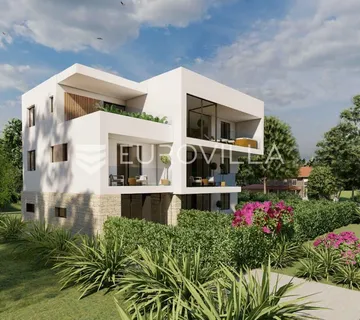 Istra, Poreč, Trosobni stan 85 m² blizu mora
