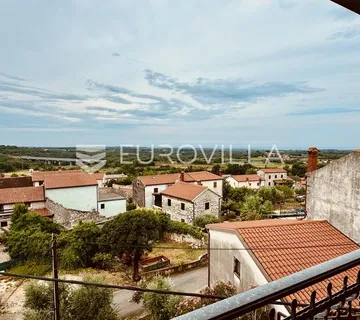 Istra, Brtonigla, Dvosoban stan u centru Brtonigle s pogledom na more