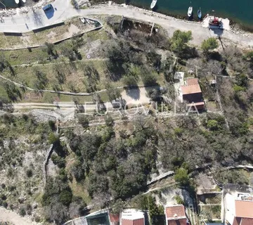 Jasenice, Maslenica, atraktivno građevinsko zemljište u drugom redu do mora 705m2 - cover