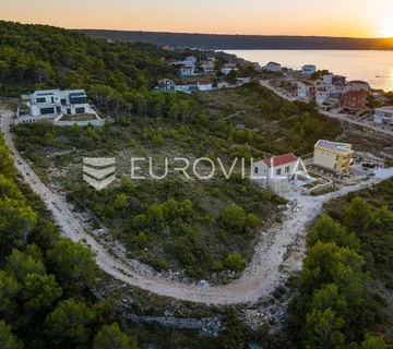 Zadar, Novigrad, atraktivno građevinsko zemljište 1400 m² od mora