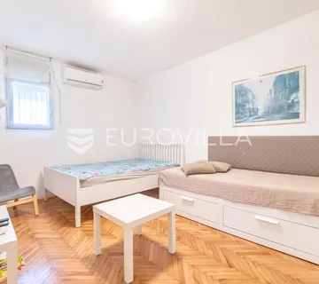 Zagreb, centar, jednosoban stan u strogom centru grada, 30 m² - cover