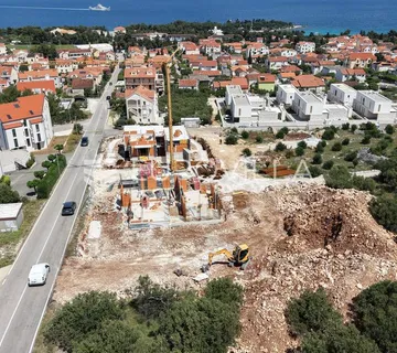 Brač, Supetar, dvosoban stan u prizemlju s vrtom