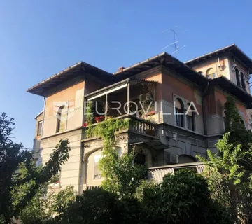 Rijeka, stan u lijepoj austrugarskoj vili, na 1. katu, velika terasa
