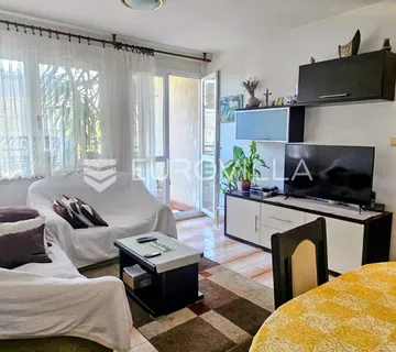 Split, Pujanke trosoban stan od 79 m² u zgradi te ostavu u podrumu - cover