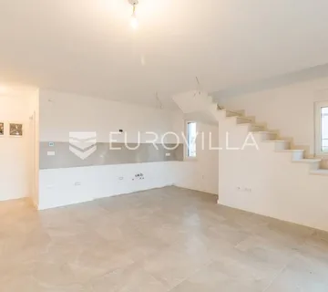 Istra, Volme, dvoetažni stan 106 m2 samo 300 m od mora - cover
