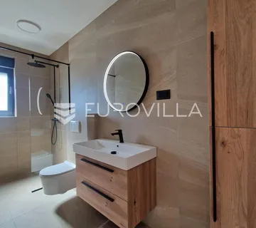 Vir, novogradnja, trosobni apartman s vrtom