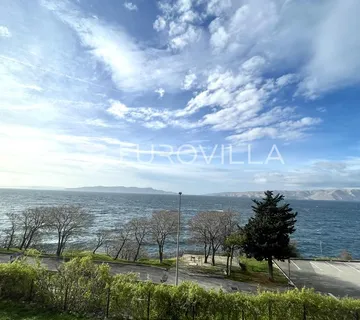Senj, jedinstvena investicijska prilika 734 m², u prvom redu do mora